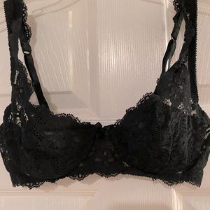 Black lace bra Victoria Secret size 34b